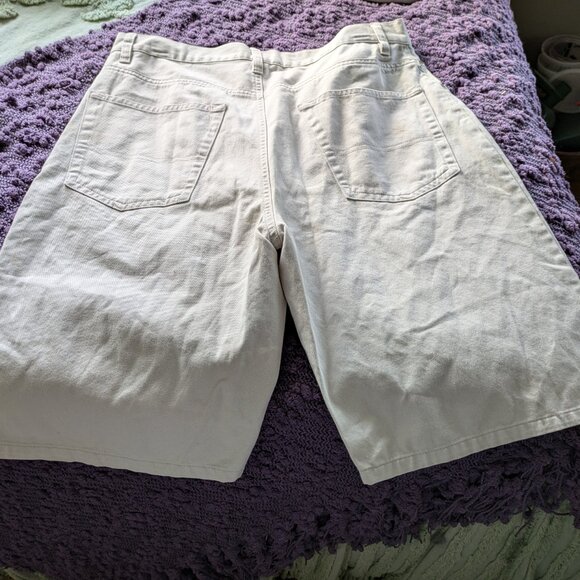 Men's shorts - Picture 2 of 3